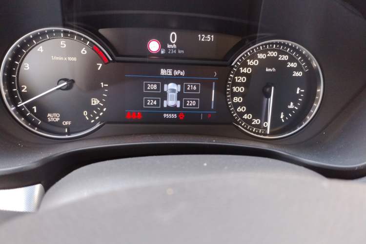 Used Cadillac XT4 2018 28T Two-Wheel Drive Leading Version Odometer Close Up
