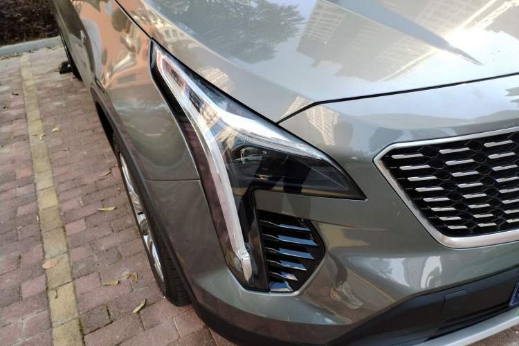 Used Cadillac XT4 2018 28T Two-Wheel Drive Leading Version Right Front Headlight