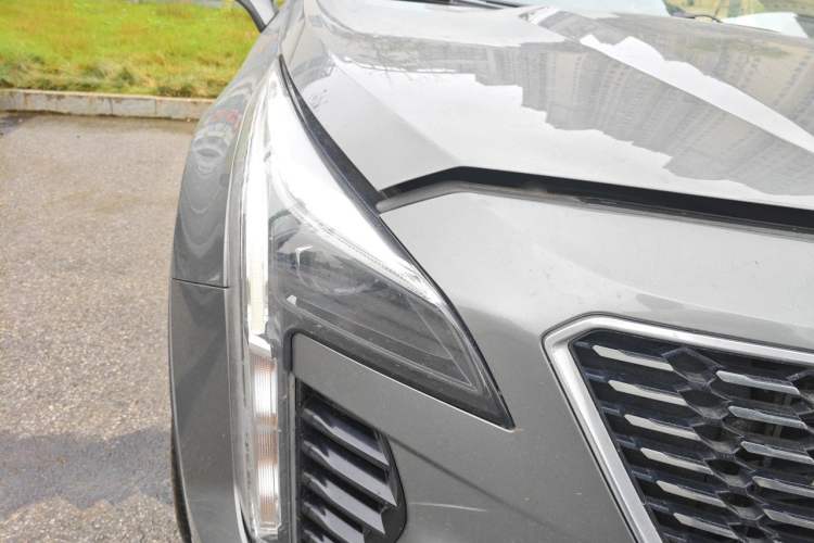 Used Cadillac XT4 2018 28T Two-Wheel Drive Tech Version Right Front Headlight