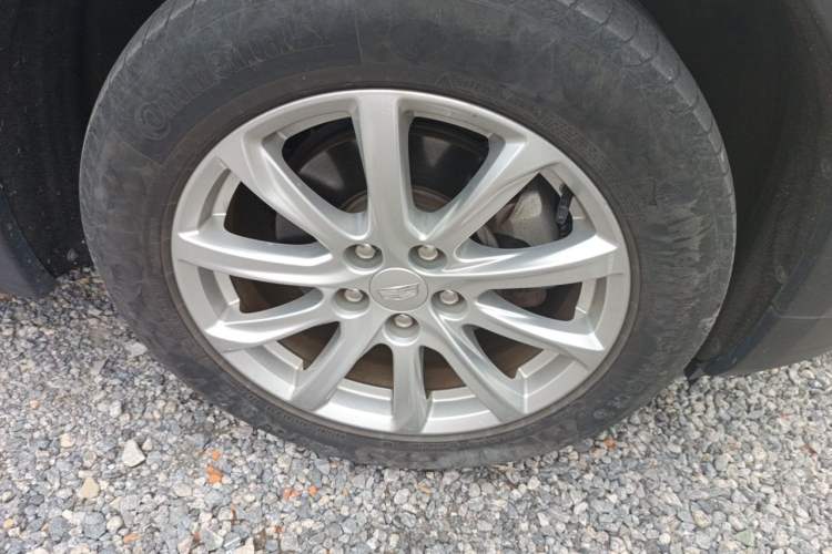 Used Cadillac XT4 2018 28T Two-Wheel Drive Tech Version Right Front Wheel Hub
