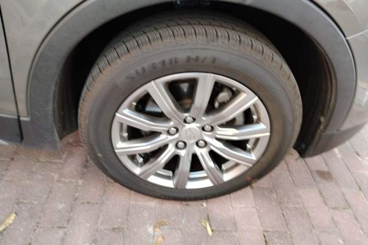 Used Cadillac XT4 2018 28T Two-Wheel Drive Leading Version Right Front Wheel Hub