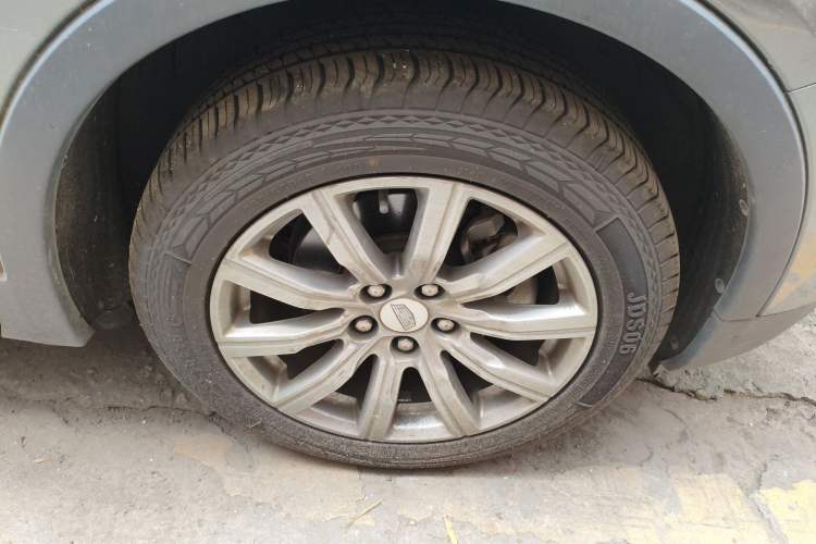 Used Cadillac XT4 2018 28T Four-Wheel Drive Leading Model Right Front Wheel Hub