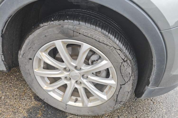 Used Cadillac XT4 2018 28T Two-Wheel Drive Tech Version Right Front Wheel Hub