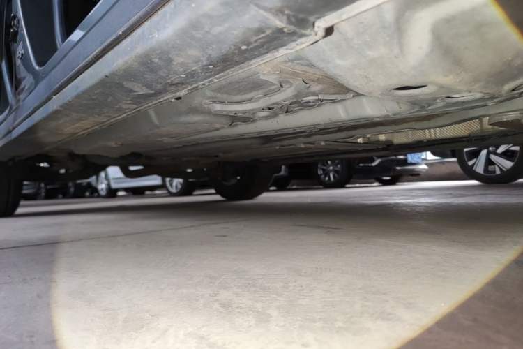 Used Cadillac XT4 2018 28T Two-Wheel Drive Leading Version Right Side Sill