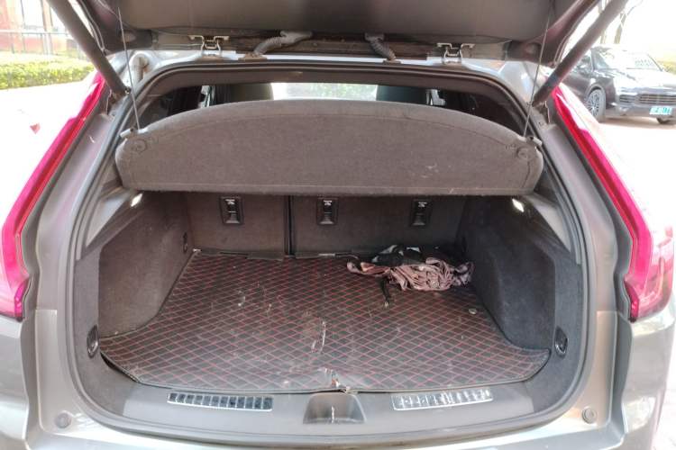 Used Cadillac XT4 2018 28T Two-Wheel Drive Leading Version Trunk
