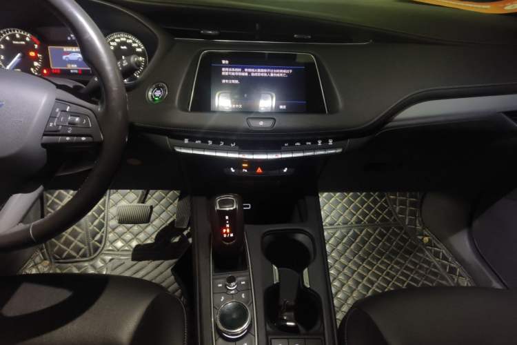 Used Cadillac XT4 2018 28T Two-Wheel-Drive Luxury Model Audio And AC Panel