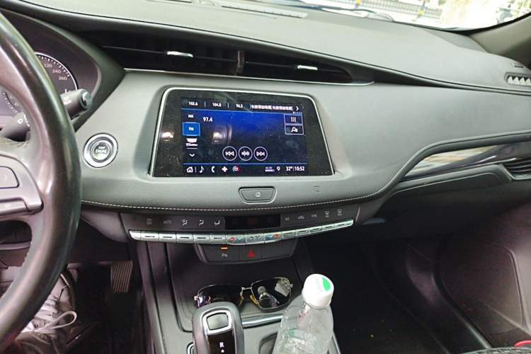 Used Cadillac XT4 2018 28T Two-Wheel Drive Tech Version Audio And AC Panel