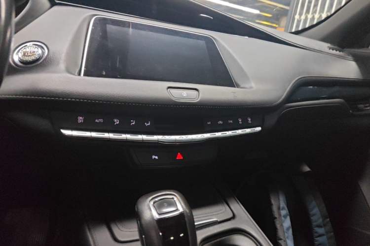 Used Cadillac XT4 2018 28T Two-Wheel Drive Tech Version Audio And AC Panel