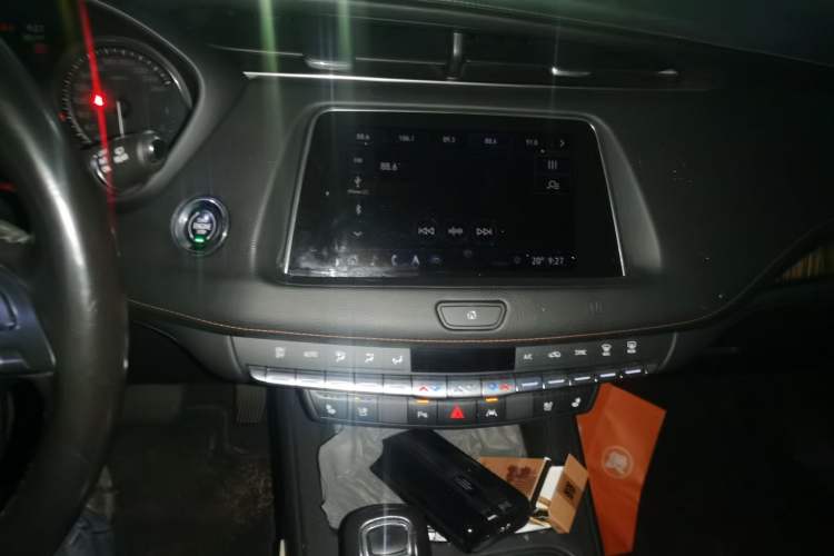Used Cadillac XT4 2018 28T 4x4 Platinum Edition Audio And AC Panel