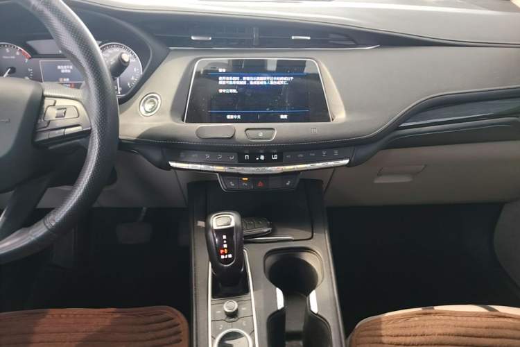 Used Cadillac XT4 2018 28T Two-Wheel-Drive Luxury Model Audio And AC Panel