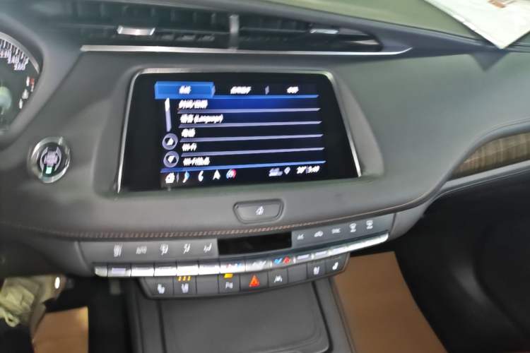 Used Cadillac XT4 2018 28T 4x4 Platinum Edition Audio And AC Panel