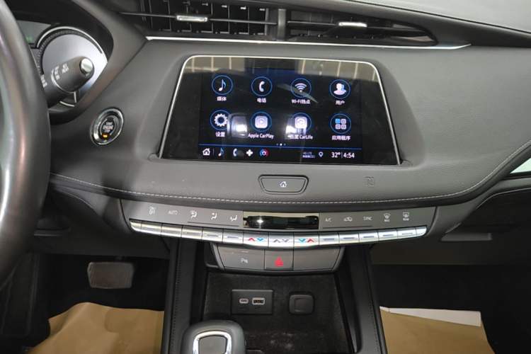 Used Cadillac XT4 2018 28T Two-Wheel Drive Tech Version Audio And AC Panel
