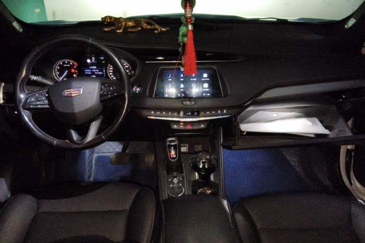 Used Cadillac XT4 2018 28T Two-Wheel Drive Leading Version Center Console