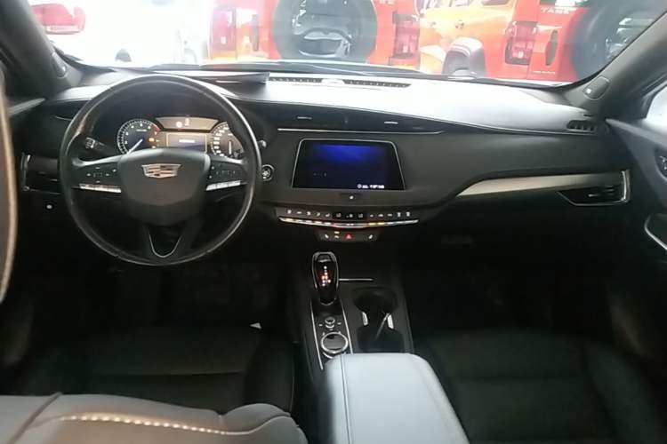 Used Cadillac XT4 2018 28T Two-Wheel Drive Leading Version Center Console
