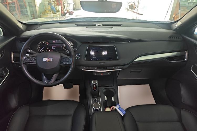 Used Cadillac XT4 2018 28T Two-Wheel Drive Leading Version Center Console