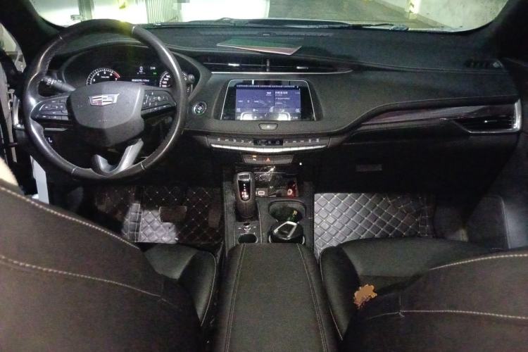 Used Cadillac XT4 2018 28T Two-Wheel Drive Tech Version Center Console