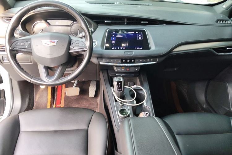 Used Cadillac XT4 2018 28T Two-Wheel Drive Leading Version Center Console