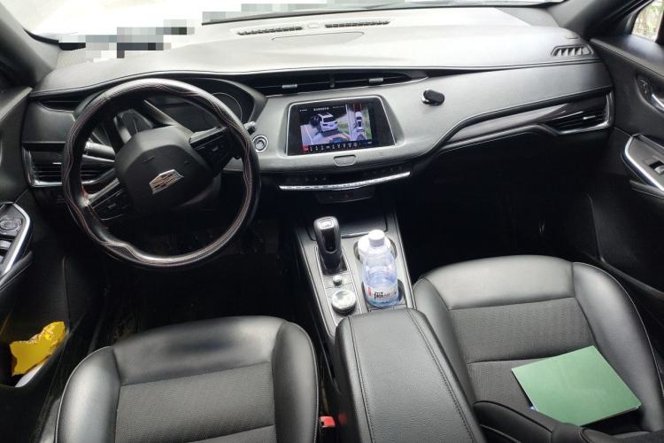 Used Cadillac XT4 2018 28T Two-Wheel Drive Tech Version Center Console