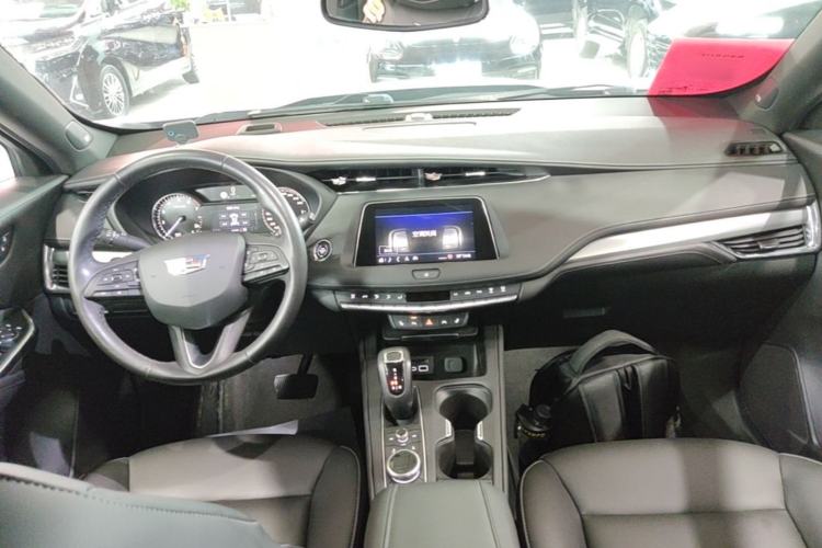 Used Cadillac XT4 2018 28T Four-Wheel Drive Leading Model Center Console