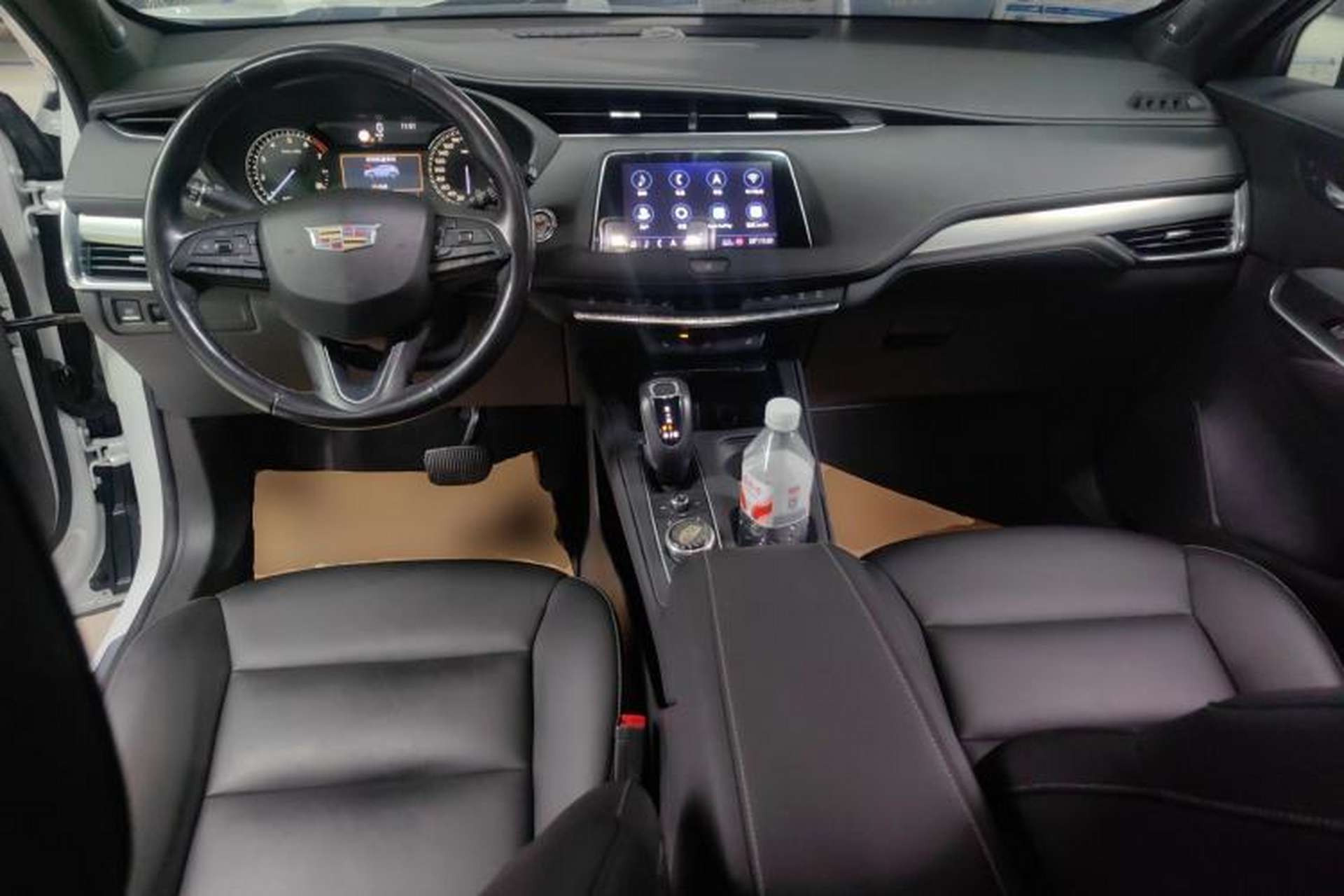 Used Cadillac XT4 2018 28T Two-Wheel Drive Leading Version Center Console