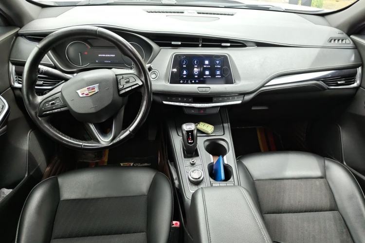 Used Cadillac XT4 2018 28T Two-Wheel Drive Tech Version Center Console