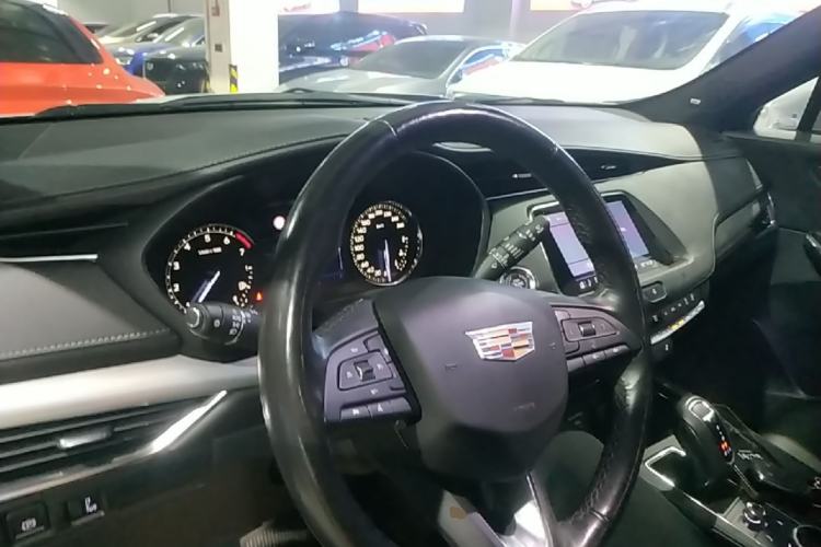Used Cadillac XT4 2018 28T Two-Wheel Drive Leading Version Center Console