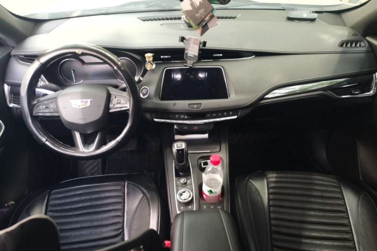 Used Cadillac XT4 2018 28T Two-Wheel Drive Tech Version Center Console