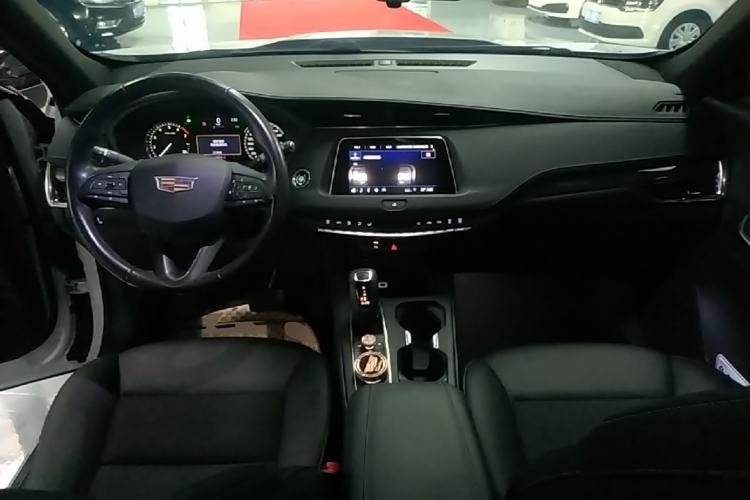 Used Cadillac XT4 2018 28T Two-Wheel Drive Tech Version Center Console