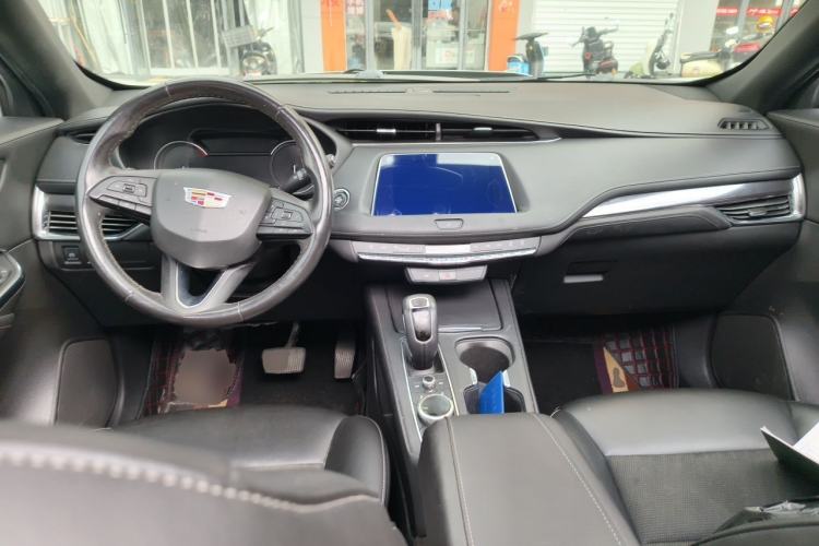 Used Cadillac XT4 2018 28T Two-Wheel Drive Tech Version Center Console