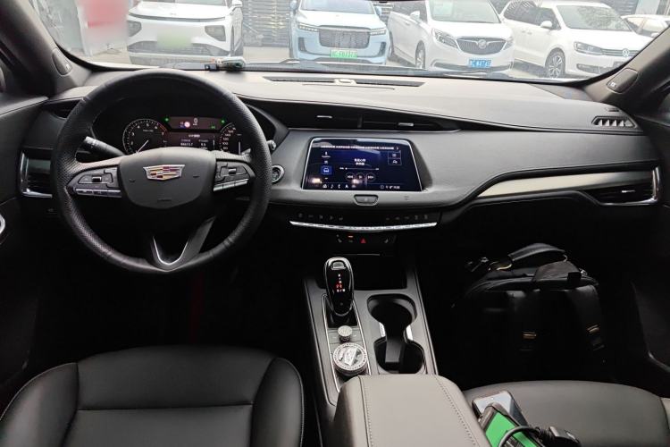 Used Cadillac XT4 2018 28T Two-Wheel Drive Leading Version Center Console