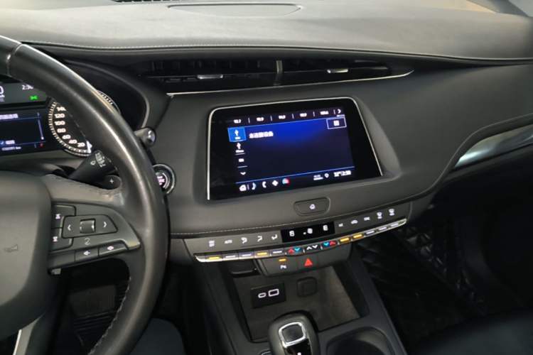 Used Cadillac XT4 2018 28T Two-Wheel Drive Tech Version Center Console