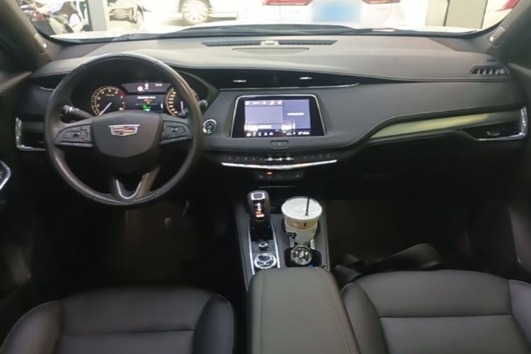 Used Cadillac XT4 2018 28T Two-Wheel Drive Leading Version Center Console