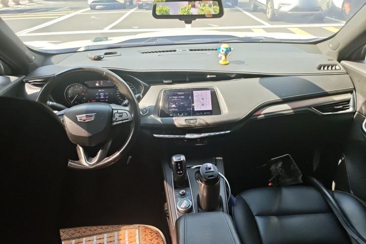 Used Cadillac XT4 2018 28T Four-Wheel Drive Leading Model Center Console