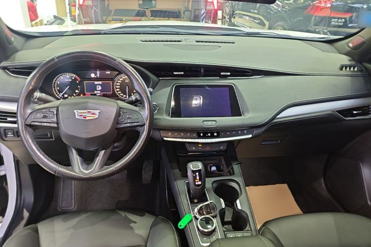 Used Cadillac XT4 2018 28T Two-Wheel Drive Leading Version Center Console