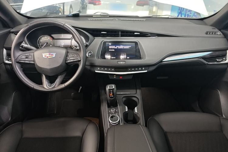 Used Cadillac XT4 2018 28T Two-Wheel Drive Tech Version Center Console