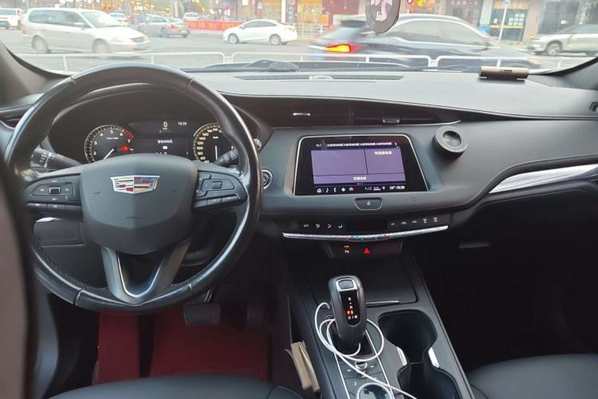 Used Cadillac XT4 2018 28T Two-Wheel Drive Tech Version Center Console