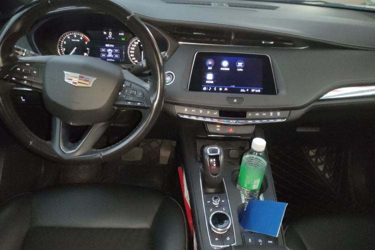 Used Cadillac XT4 2018 28T Two-Wheel Drive Tech Version Center Console