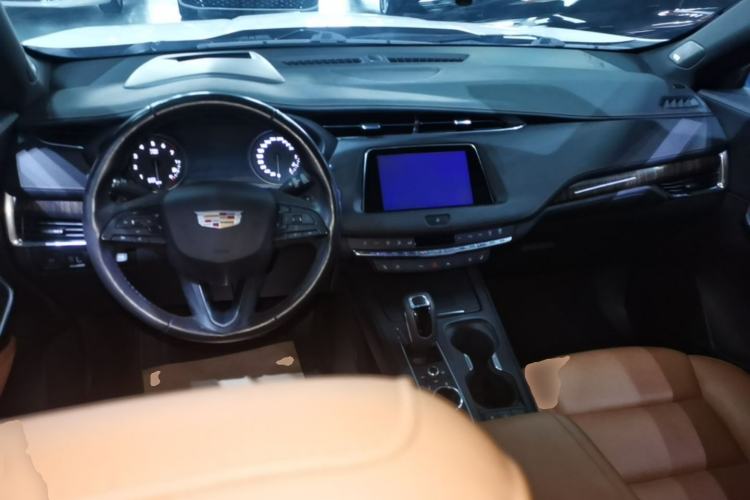 Used Cadillac XT4 2018 28T 4x4 Platinum Edition Center Console