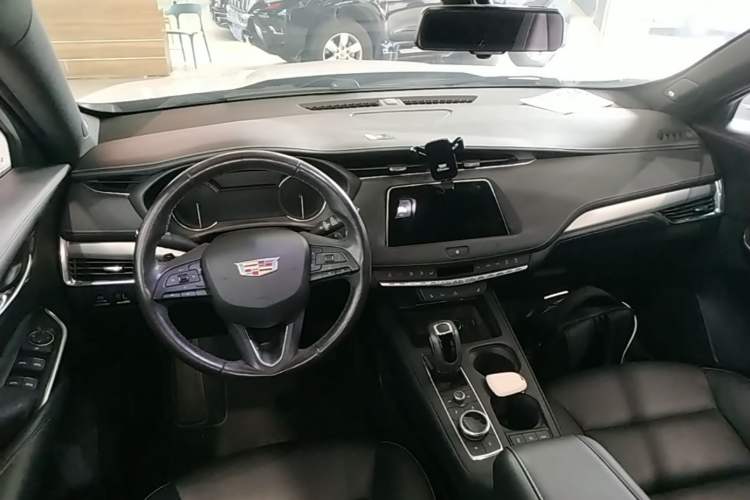 Used Cadillac XT4 2018 28T Two-Wheel Drive Leading Version Center Console
