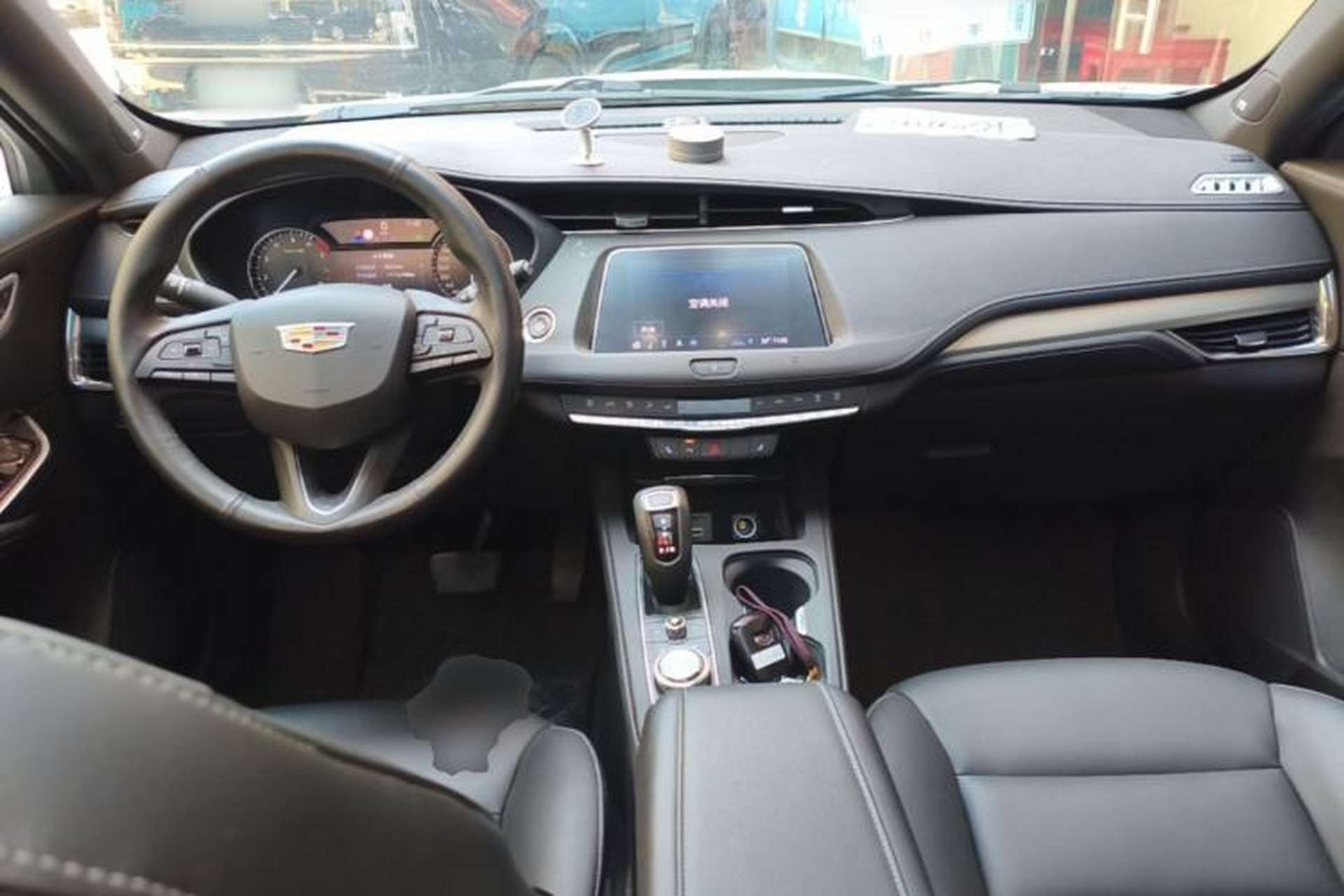 Used Cadillac XT4 2018 28T Two-Wheel Drive Leading Version Center Console