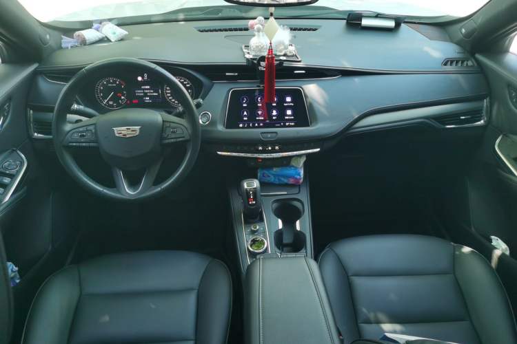 Used Cadillac XT4 2018 28T Two-Wheel Drive Leading Version Center Console