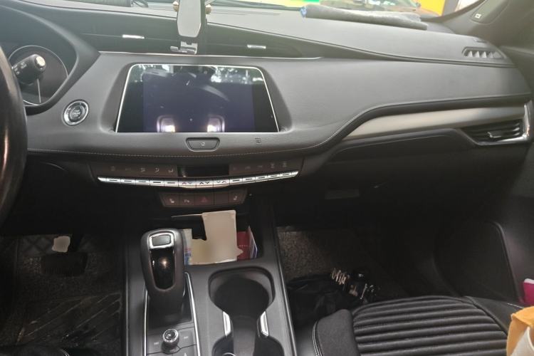 Used Cadillac XT4 2018 28T Two-Wheel Drive Leading Version Center Console