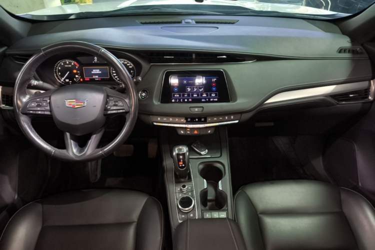 Used Cadillac XT4 2018 28T Two-Wheel-Drive Luxury Model Center Console