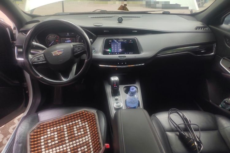 Used Cadillac XT4 2018 28T Two-Wheel Drive Tech Version Center Console