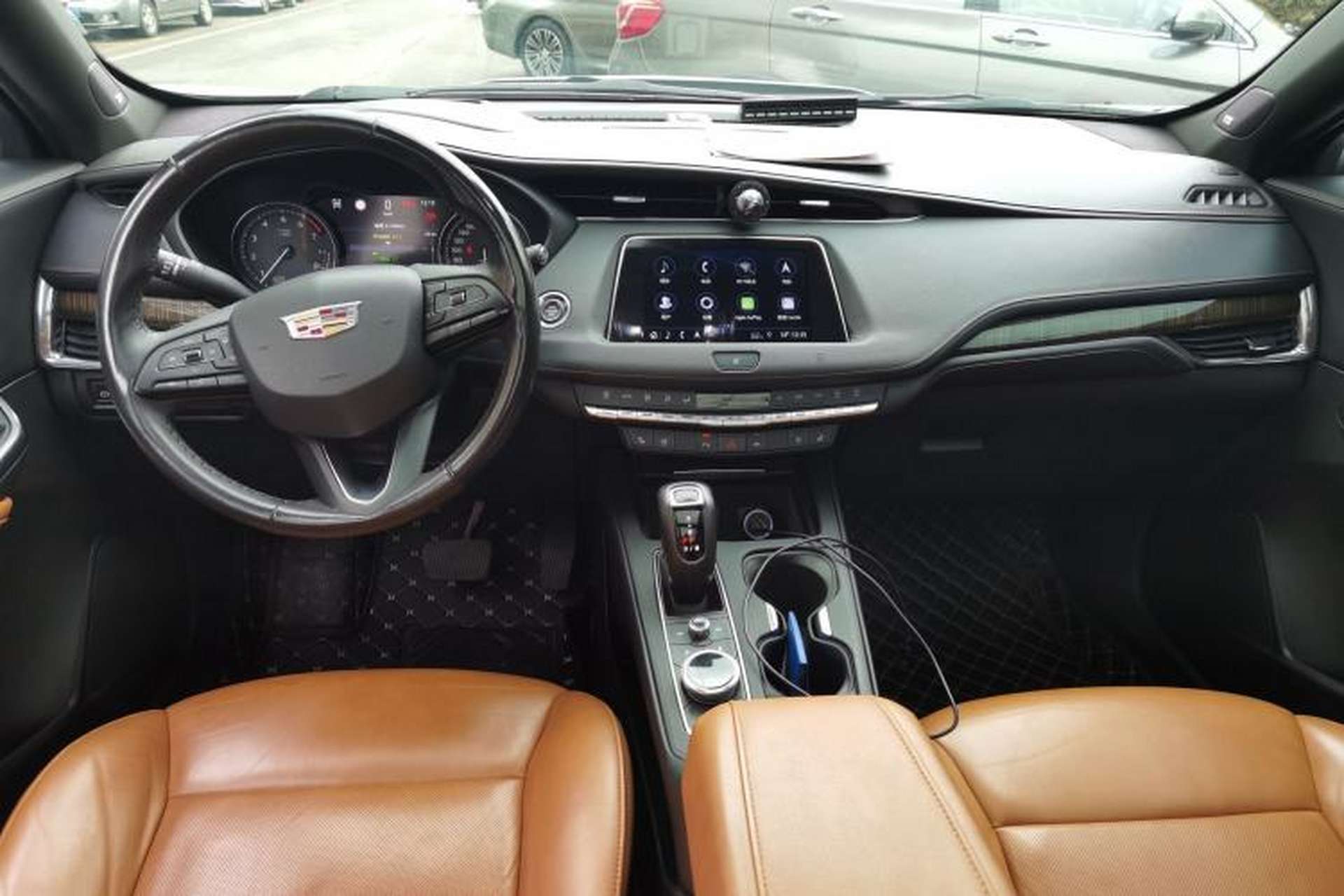 Used Cadillac XT4 2018 28T 4x4 Platinum Edition Center Console
