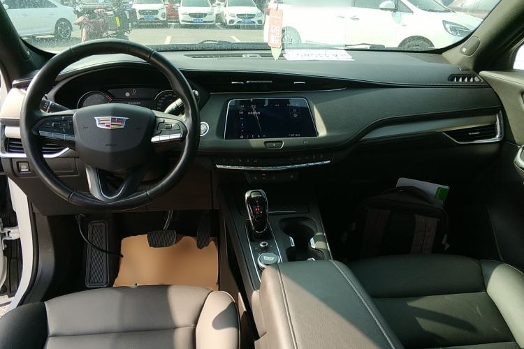 Used Cadillac XT4 2018 28T Two-Wheel Drive Leading Version Center Console