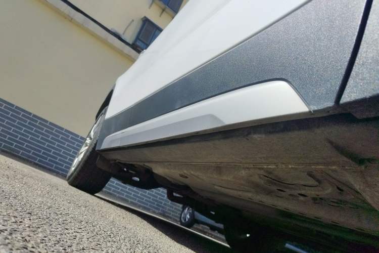 Used Cadillac XT4 2018 28T Two-Wheel-Drive Luxury Model Chassis Front Right