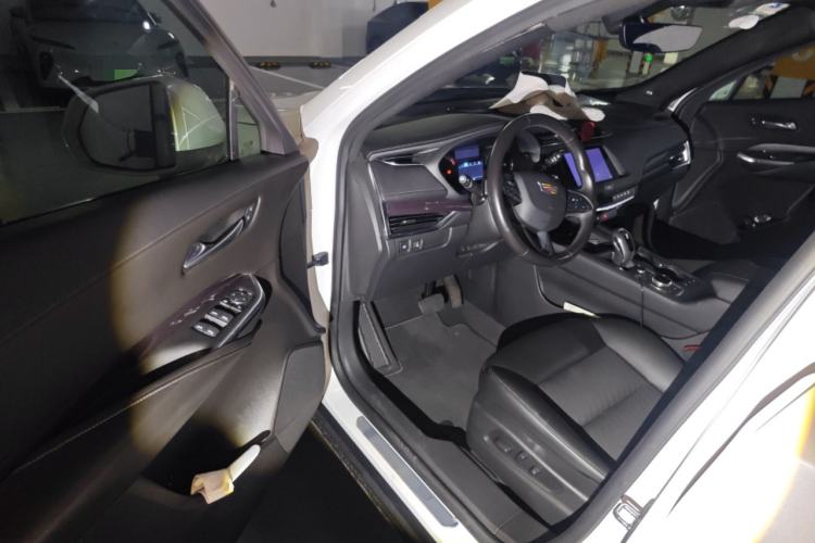 Used Cadillac XT4 2018 28T Two-Wheel Drive Tech Version Driver Seat