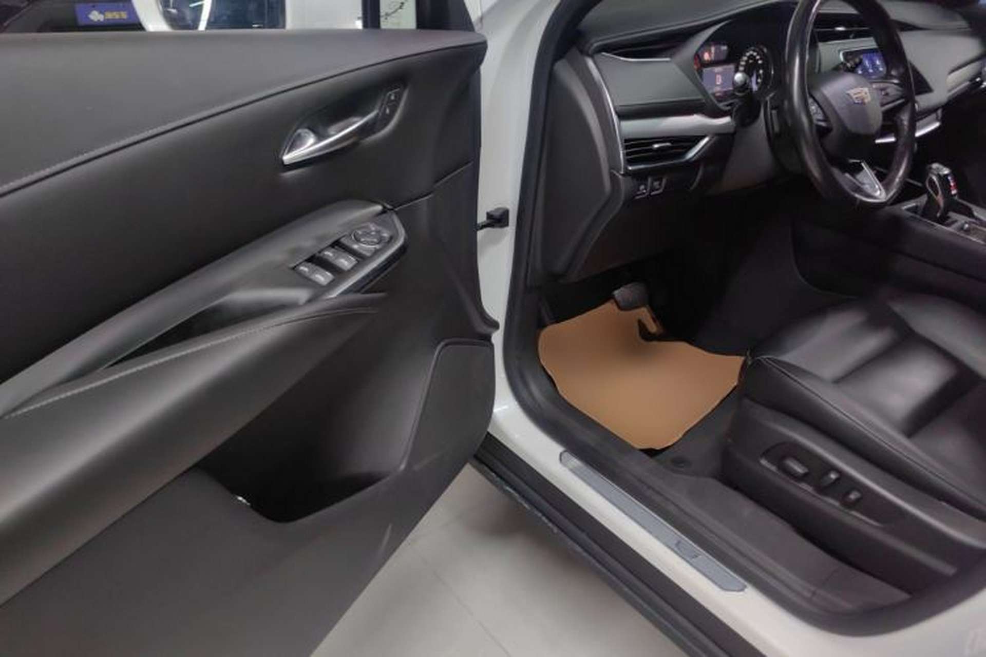 Used Cadillac XT4 2018 28T Two-Wheel Drive Leading Version Driver Seat
