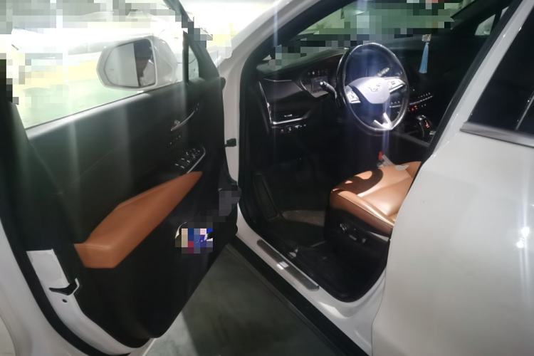 Used Cadillac XT4 2018 28T 4x4 Platinum Edition Driver Seat